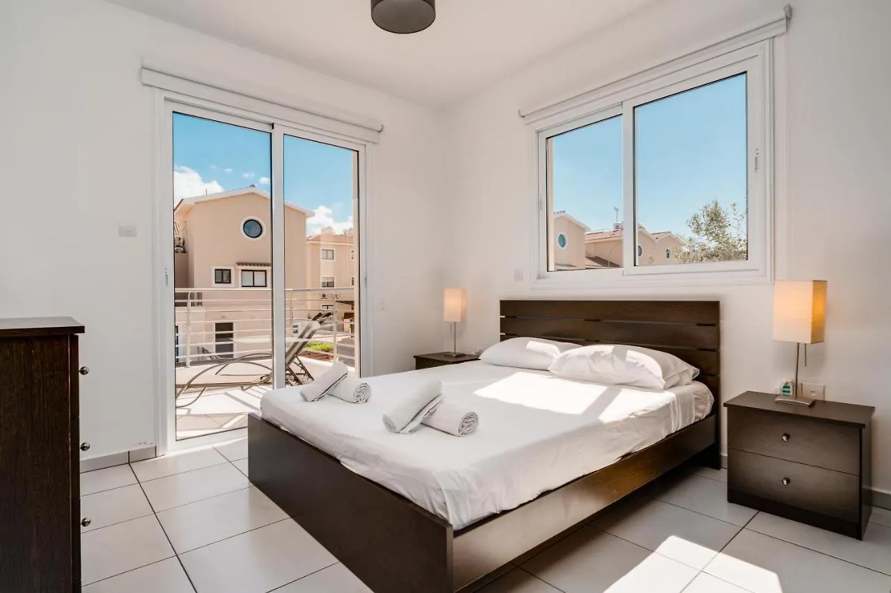Lovely 2 Bedroom Family Apartment W/ Pool Protaras 0*,  Chipre